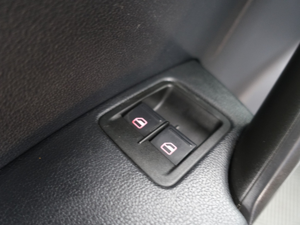 
								Volkswagen Caddy Maxi 2.0 TDI Euro 6 L2 R-line Brembo Aut- Treeplanken, Cruise, Clima, Park Assist, Led vol									