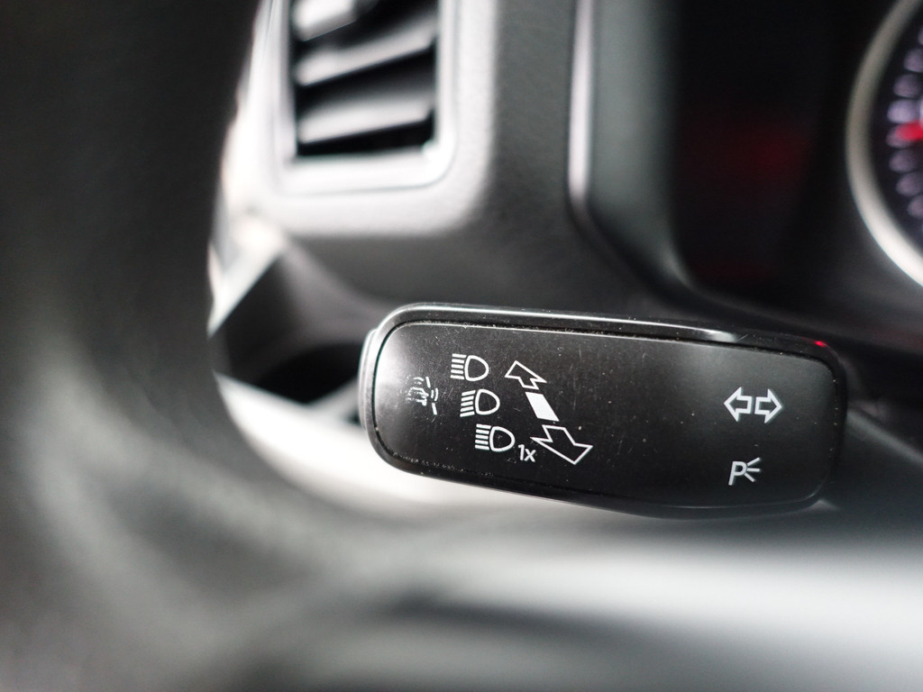 
								Volkswagen Crafter 35 2.0 TDI Euro 6 L3H3 Highline- 3 Pers, Ada Cruise, Camera, Park Assist, Park Pilot, Carplay, Comfort Interieur vol									