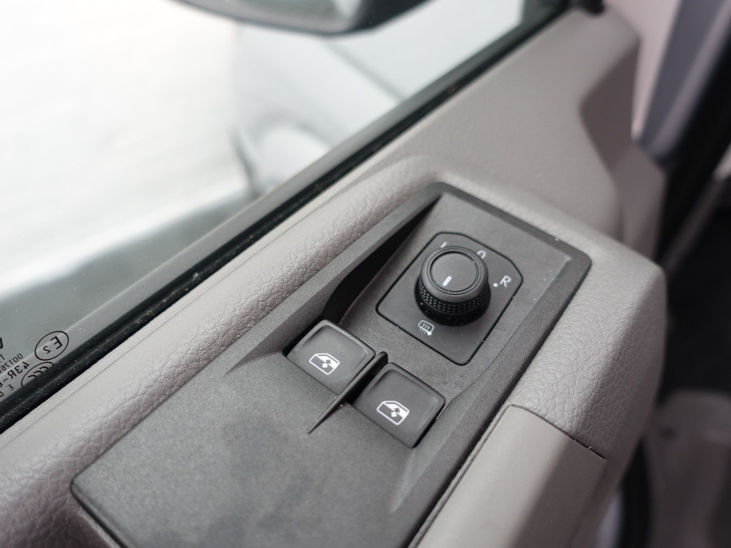 
Volkswagen Crafter 35 2.0 TDI Euro 6 L2H1 Highline Aut- Dubbele Cabine, 5/6 Pers, Massage Stoelen, Stoelverwarming, Ada Cruise vol									