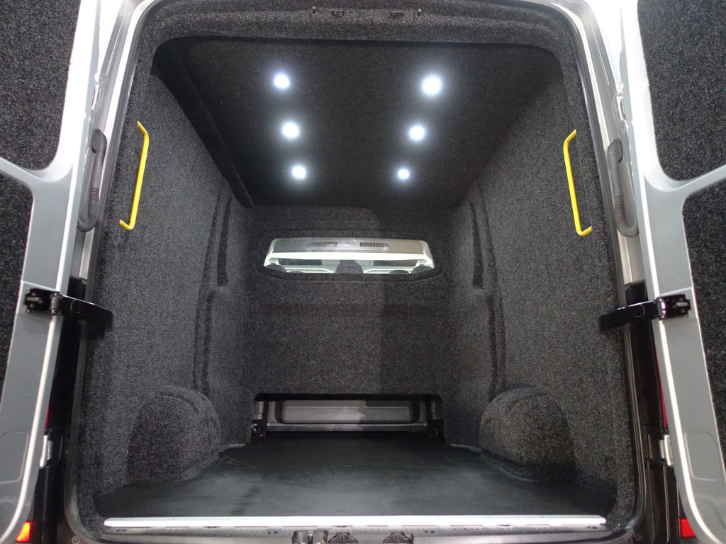 
Volkswagen Crafter 35 2.0 TDI Euro 6 L2H1 Highline Aut- Dubbele Cabine, 5/6 Pers, Massage Stoelen, Stoelverwarming, Ada Cruise vol									