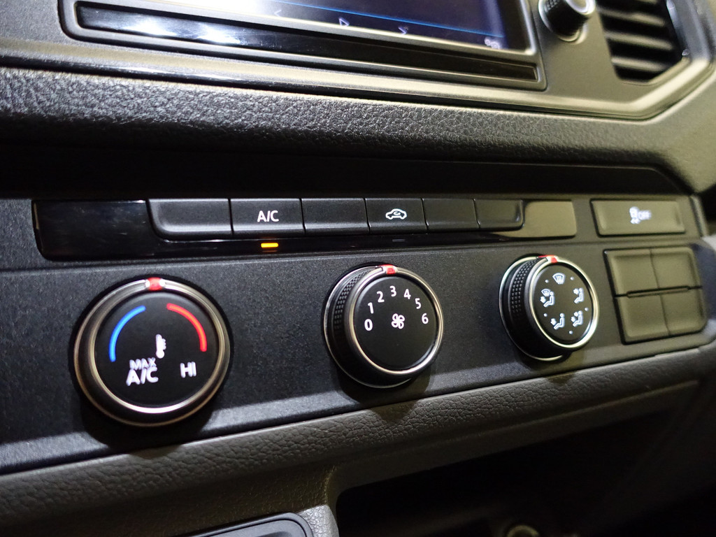 
Volkswagen Crafter 35 2.0 TDI Euro 6 L2H1 Highline+ Aut- 3 Pers, CarPlay, Ergo Comfort, Cruise, Clima, Grijs Kenteken vol									