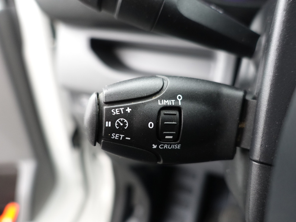
								Peugeot Expert 231S 2.0 BlueHDI Euro 6 120 Premium Pack- Dubbele Cabine, 6 Pers, Park Assist, Trekhaak, Cruise, Clima vol									