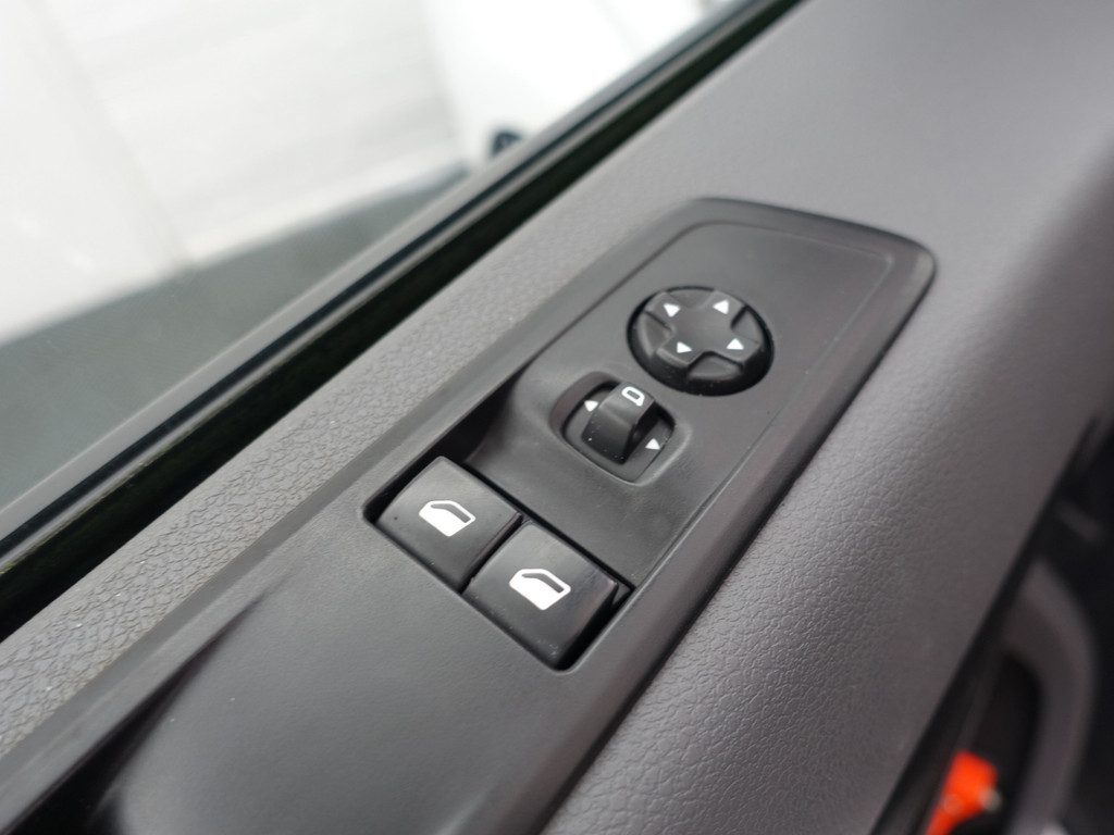 
								Peugeot Expert 231S 2.0 BlueHDI Euro 6 120 Premium Pack- Dubbele Cabine, 6 Pers, Park Assist, Trekhaak, Cruise, Clima vol									