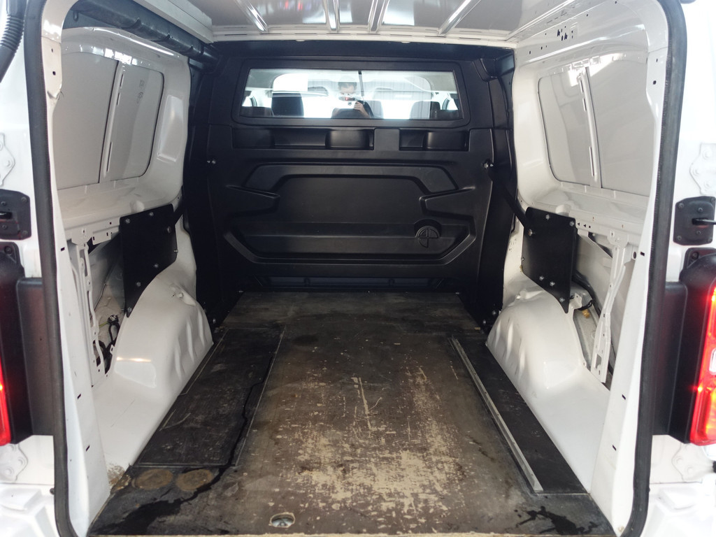 
								Peugeot Expert 231S 2.0 BlueHDI Euro 6 120 Premium Pack- Dubbele Cabine, 6 Pers, Park Assist, Trekhaak, Cruise, Clima vol									