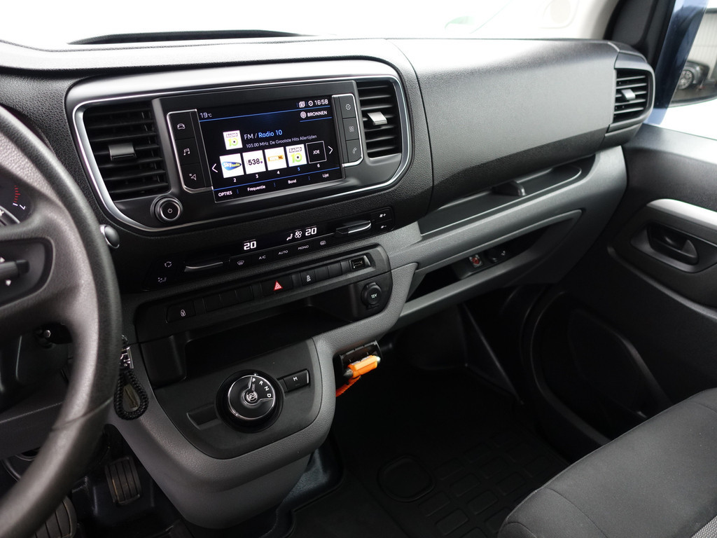 
								Peugeot Expert 231L 2.0 BlueHDI Euro 6 180 Premium Pack Aut- Dubbele Cabine, 5/6 Pers, 2x Schuifdeur, CarPlay, 360 Camera, Trekhaak vol									