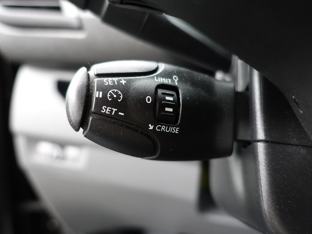 
								Peugeot Expert 231L 2.0 BlueHDI Euro 6 180 Premium Pack Aut- Dubbele Cabine, 5/6 Pers, 2x Schuifdeur, CarPlay, 360 Camera, Trekhaak vol									