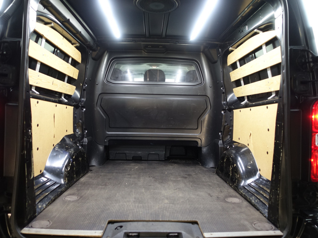 
								Peugeot Expert 231L 2.0 BlueHDI Euro 6 180 Premium Pack Aut- Dubbele Cabine, 5/6 Pers, 2x Schuifdeur, CarPlay, 360 Camera, Trekhaak vol									