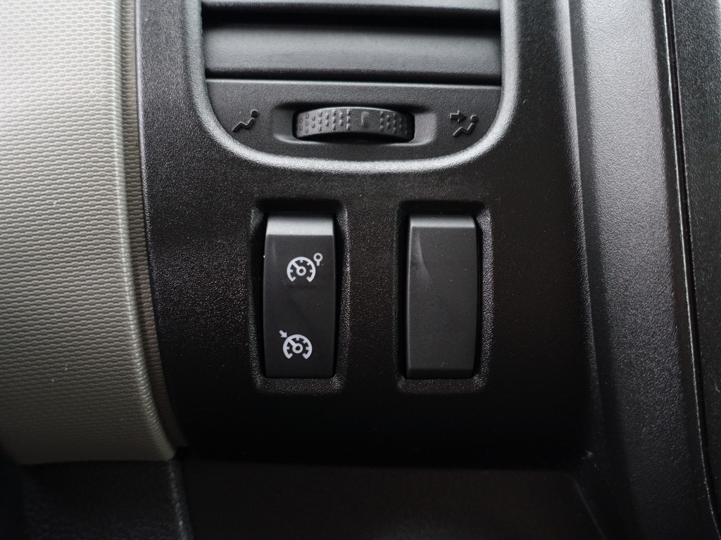 
Renault Trafic 1.6 dCi Euro 6 T29 L2 Luxe- Imperiaal, 3 Pers, Park Assist, Cruise, Clima, Trekhaak vol									