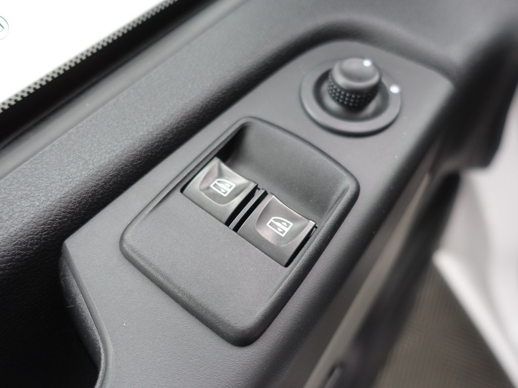 
Renault Trafic 1.6 dCi Euro 6 T29 L2 Luxe- Imperiaal, 3 Pers, Park Assist, Cruise, Clima, Trekhaak vol									