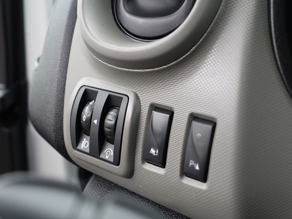 
Renault Trafic 1.6 dCi Euro 6 T29 L2 Luxe- Imperiaal, 3 Pers, Park Assist, Cruise, Clima, Trekhaak vol									