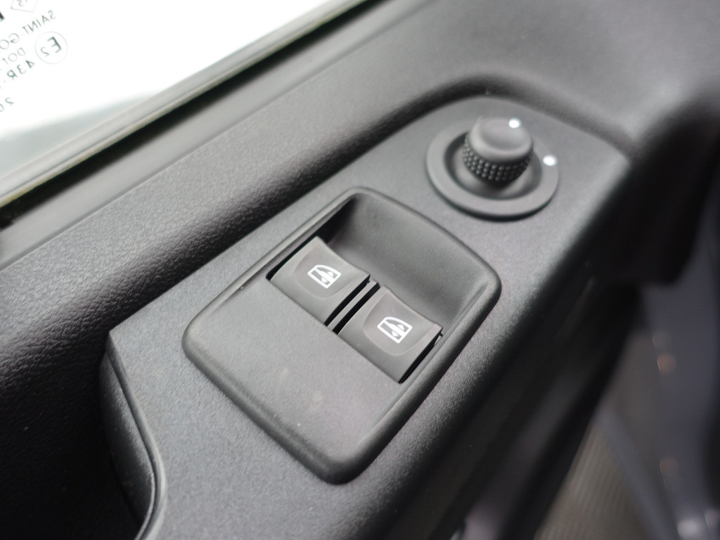 
Renault Trafic 1.6 dCi Euro 6 L1 phase 2 Comfort- 3 Pers, Park Assist, Xenon Led, Cruise, Clima, Grijs Kenteken vol									