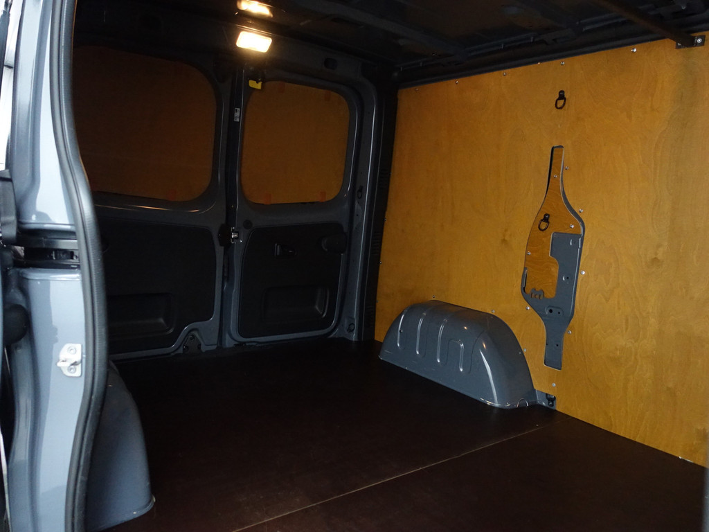 
Renault Trafic 1.6 dCi Euro 6 L1 phase 2 Comfort- 3 Pers, Park Assist, Xenon Led, Cruise, Clima, Grijs Kenteken vol									