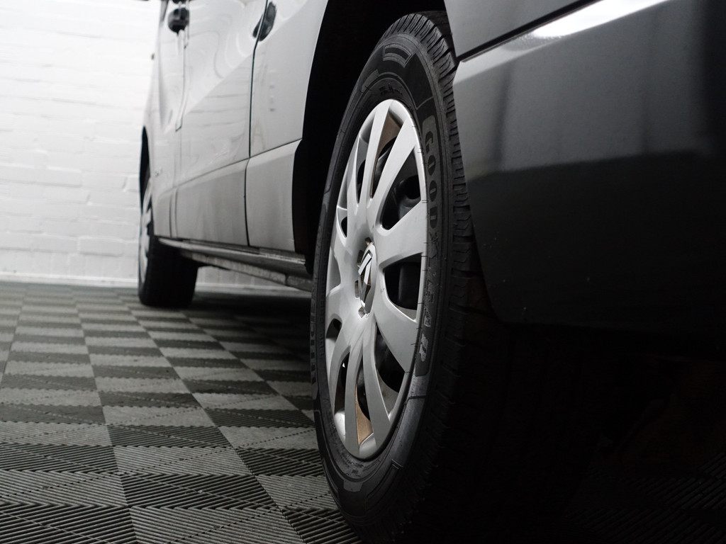 
Renault Trafic 1.6 dCi Euro 6 T29 L2 Luxe- Dubbele Cabine, 6 Pers, Park Assist, Trekhaak, Cruise, Clima vol									