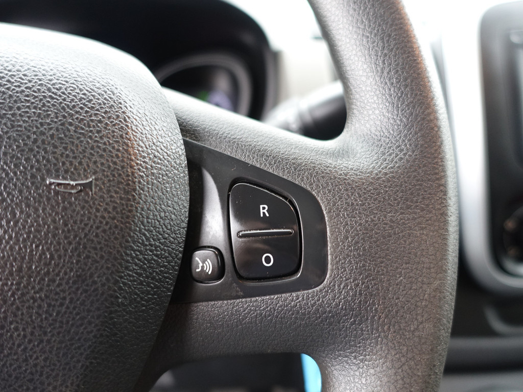 
Renault Trafic 1.6 dCi Euro 6 T29 L2 Comfort- Dubbele Cabine, 6 Pers, Imperiaal, Navi, Park Assist, Clima, Cruise vol									