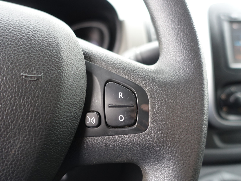 
Renault Trafic 1.6 dCi Euro 6 T29 L2 Sportline- Dubbele Cabine, 6 Pers, Park Assist, Navi, Clima, Cruise, SideBars vol									