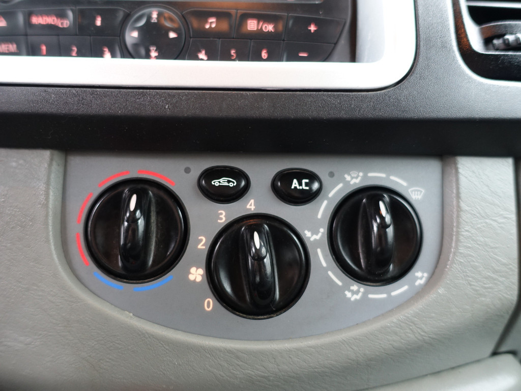 
Renault Trafic 2.0 dCi T29 L1 Aut- 3 Pers, Imperiaal, Navi, Park Assist, Cruise, Clima, Grijs Kenteken vol									