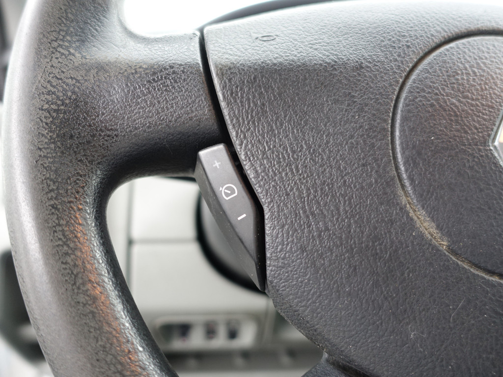 
Renault Trafic 2.0 dCi T29 L1 Aut- 3 Pers, Imperiaal, Navi, Park Assist, Cruise, Clima, Grijs Kenteken vol									