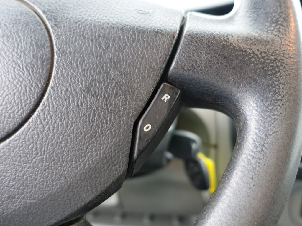 
Renault Trafic 2.0 dCi T29 L1 Aut- 3 Pers, Imperiaal, Navi, Park Assist, Cruise, Clima, Grijs Kenteken vol									