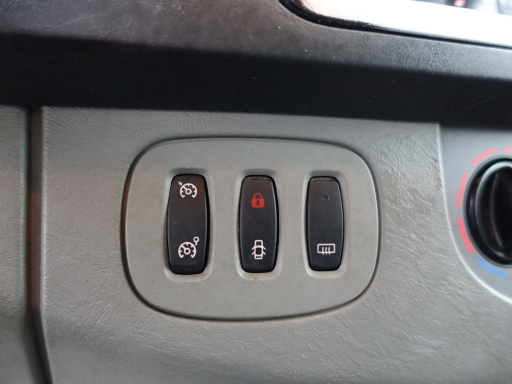 
Renault Trafic 2.0 dCi T29 L1 Aut- 3 Pers, Imperiaal, Navi, Park Assist, Cruise, Clima, Grijs Kenteken vol									