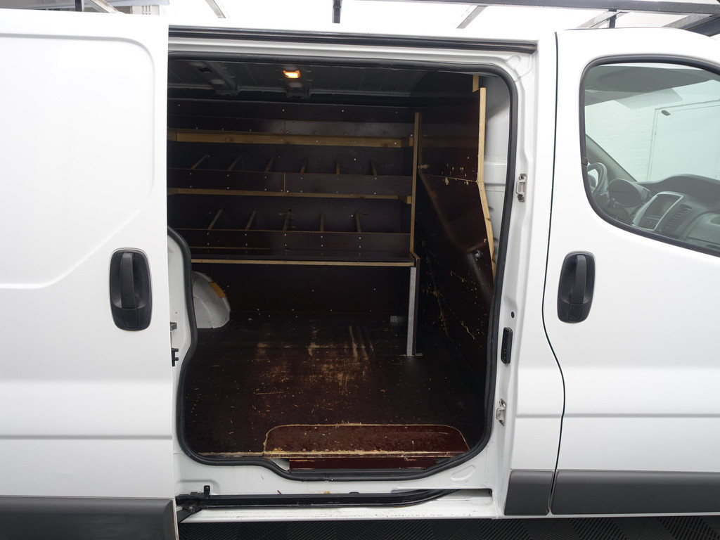 
Renault Trafic 2.0 dCi T29 L1 Aut- 3 Pers, Imperiaal, Navi, Park Assist, Cruise, Clima, Grijs Kenteken vol									