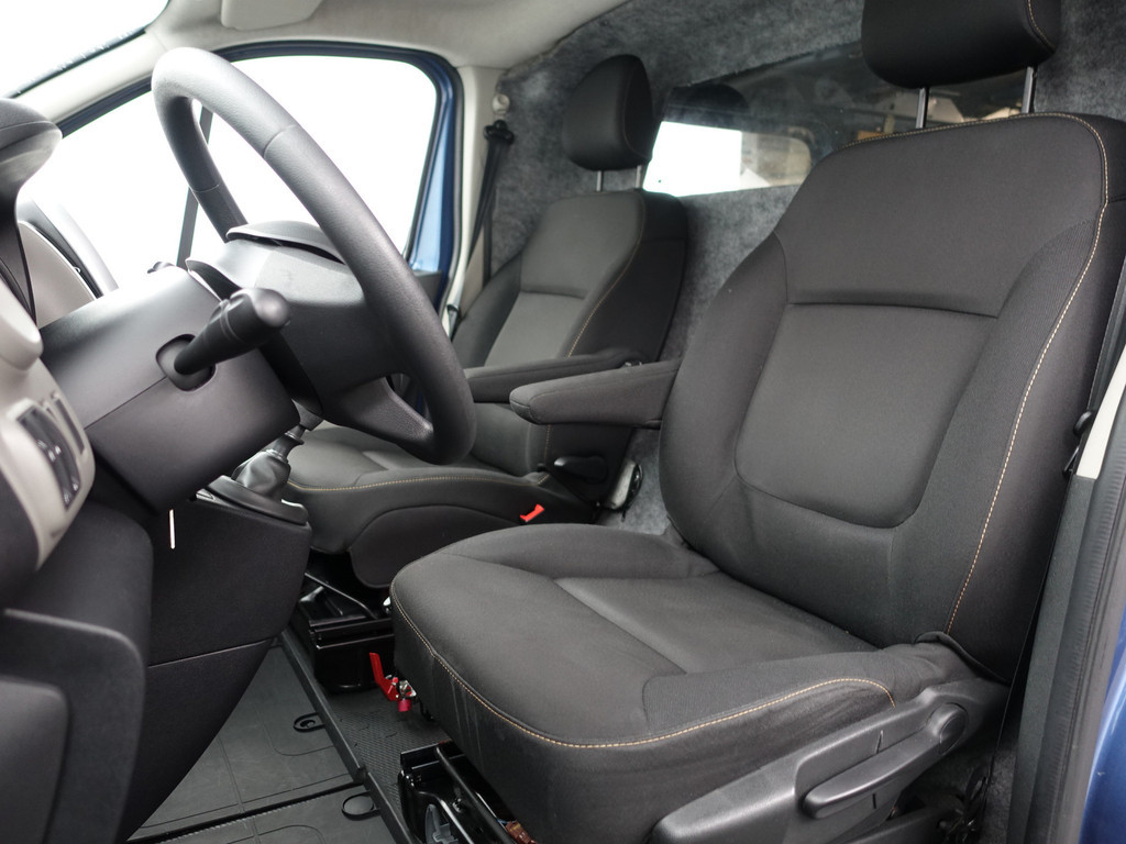 
Renault Trafic 1.6 dCi Euro 6 T29 Sportline- Camera, Lier, park Assist, Cruise, Clima, Navi, Grijs Kenteken vol									