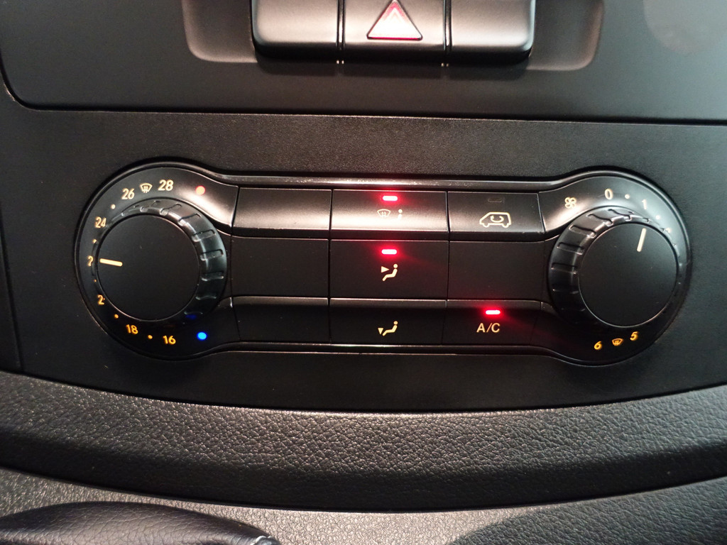 
Mercedes-Benz Vito 109 CDI Euro 6 Lang- Airco, Elek Pakket, 3 Pers, Achterklep, Grijs kenteken vol									