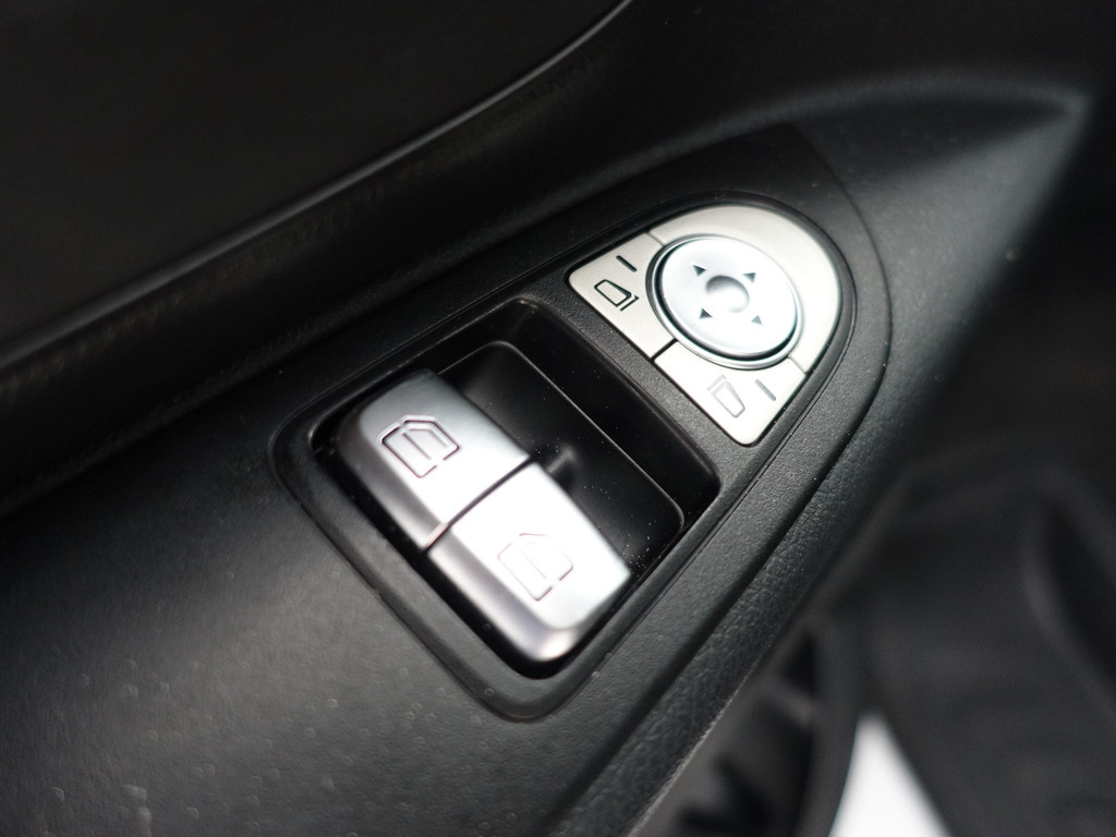 
Mercedes-Benz Vito 116 CDI Lang AMG Night Edition Aut- Dubbele Cabine, 5/6 Pers, Standkachel, Lane Assist, Park Assist, Camera, Navi vol									