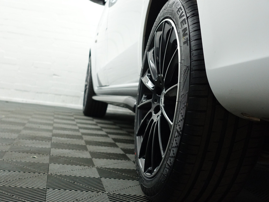 
Mercedes-Benz Vito 116 CDI Lang AMG Night Edition Aut- Dubbele Cabine, 5/6 Pers, Standkachel, Lane Assist, Park Assist, Camera, Navi vol									