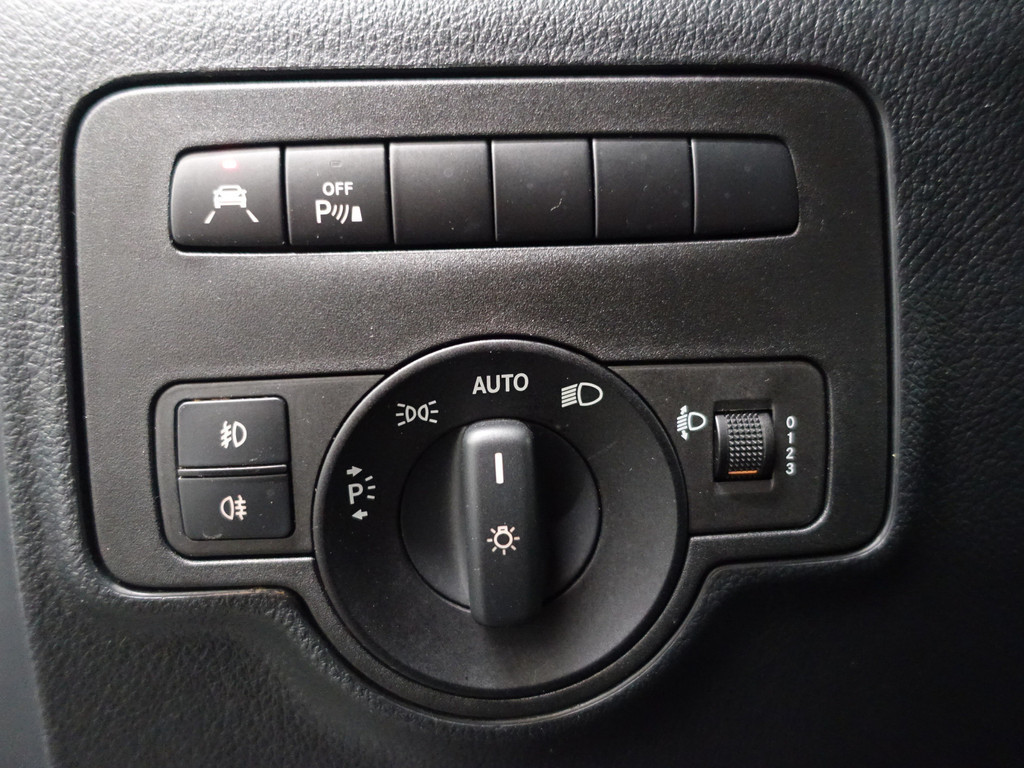 
Mercedes-Benz Vito 116 CDI Lang Avantgarde Aut- 2x Schuifdeur, Navi, Lane Assist, Sidebars, Trekhaak, Grijs kenteken vol									