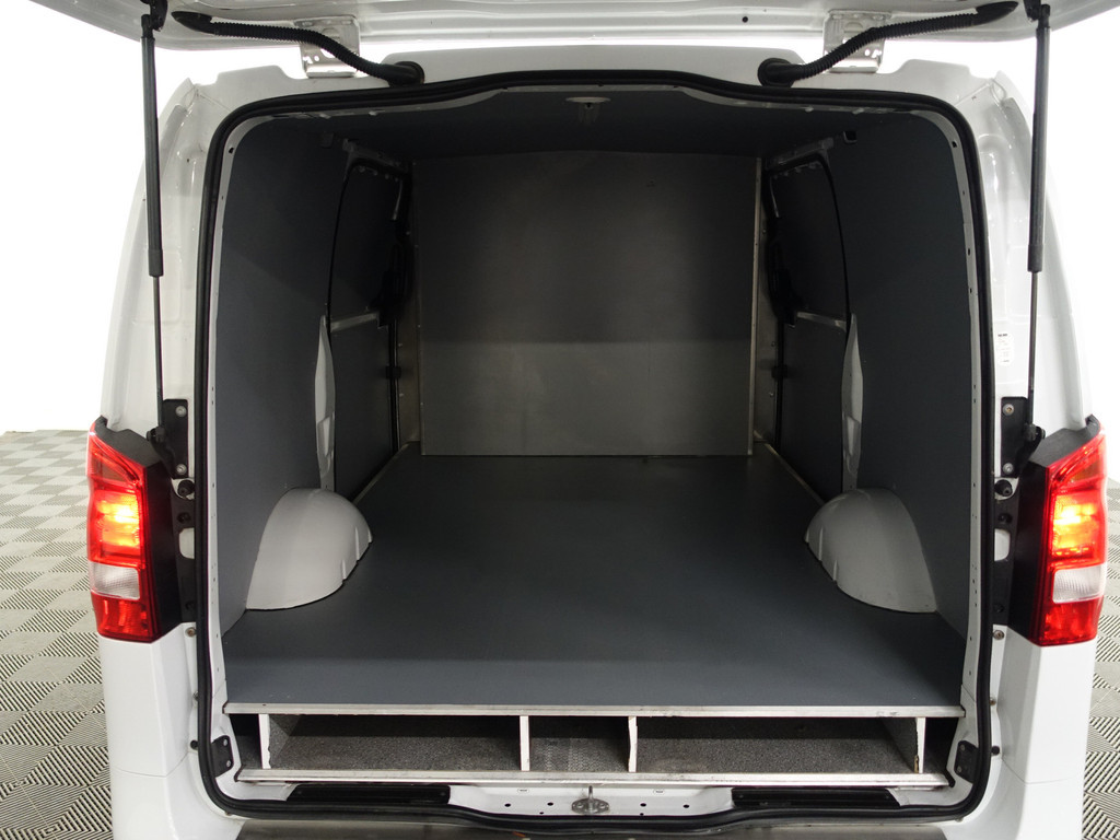 
Mercedes-Benz Vito 116 CDI Lang Avantgarde Aut- 2x Schuifdeur, Navi, Lane Assist, Sidebars, Trekhaak, Grijs kenteken vol									