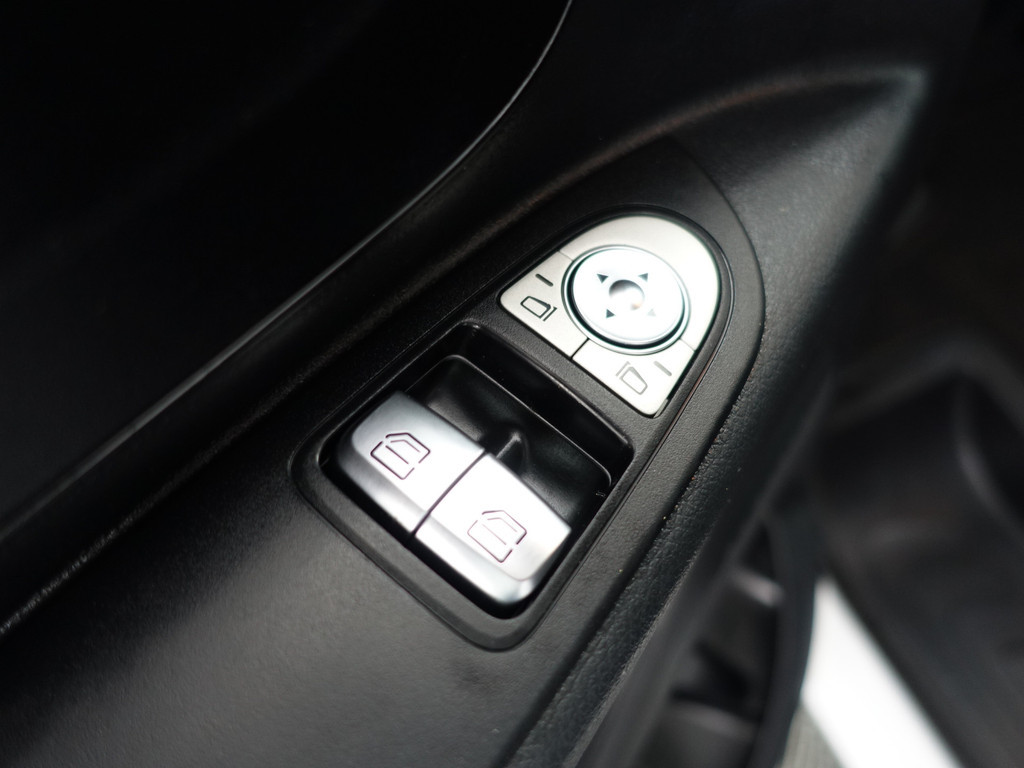 
Mercedes-Benz Vito 114 CDI Euro 6 Lang Aut- Camera, Navi, Park Assist, Trekhaak, Clima, Cruise, Comfort Interieur vol									
