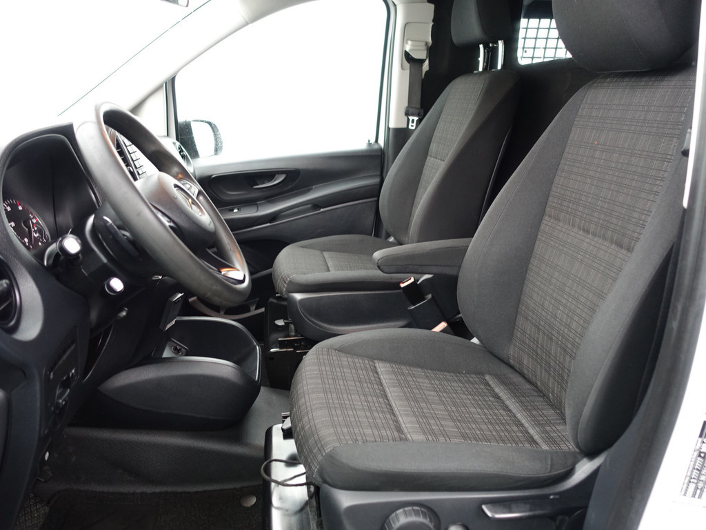 
Mercedes-Benz Vito 114 CDI Euro 6 Lang Aut- Camera, Navi, Park Assist, Trekhaak, Clima, Cruise, Comfort Interieur vol									