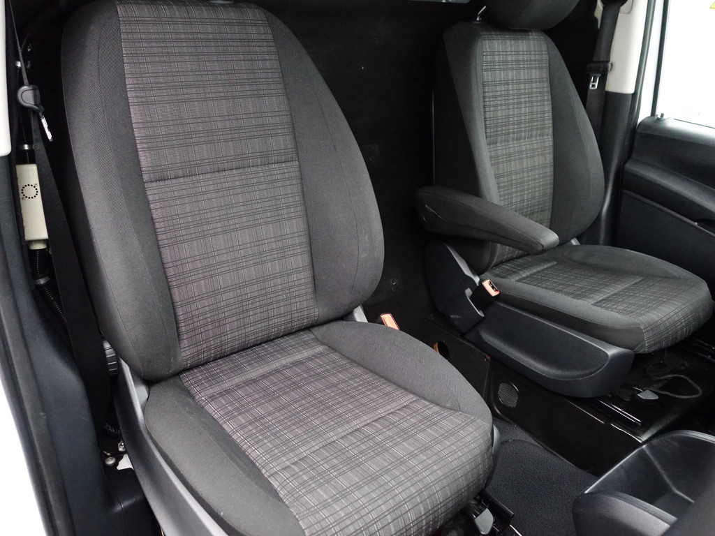 
Mercedes-Benz Vito 114 CDI Euro 6 Lang Aut- Camera, Navi, Park Assist, Trekhaak, Clima, Cruise, Comfort Interieur vol									