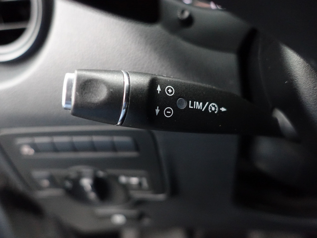 
Mercedes-Benz Vito 116 CDI Extra Lang AMG Night Edition Aut- Dubbele Cabine, 6 Pers, Xenon Led Matrix, Dynamic Select, Cruise, Trekhaak vol									