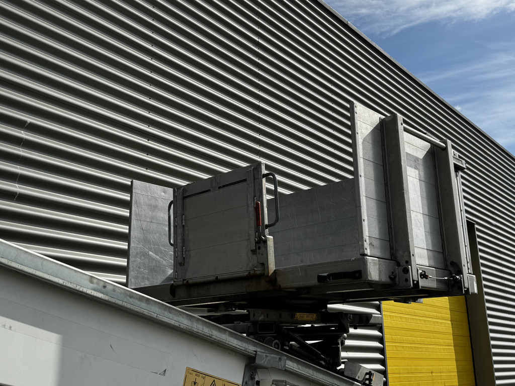 
Nissan Cabstar 3.0 dCi eev 45.15 290 verhuislift Bocker 26-meter, stempels, 45dkm vol									