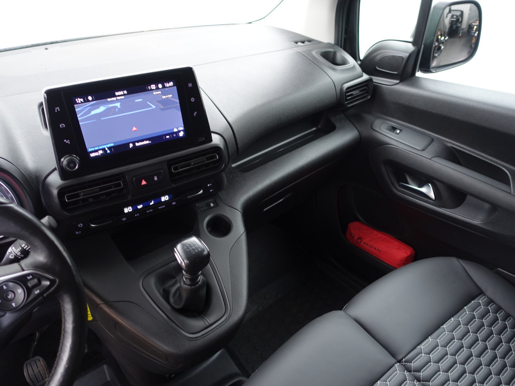 
Opel Combo 1.5D Euro 6 L2 Sport Edition- 3 Pers, Sport Leder, Stuurverwarming, Camera, Park Assist, Grijs Kenteken vol									