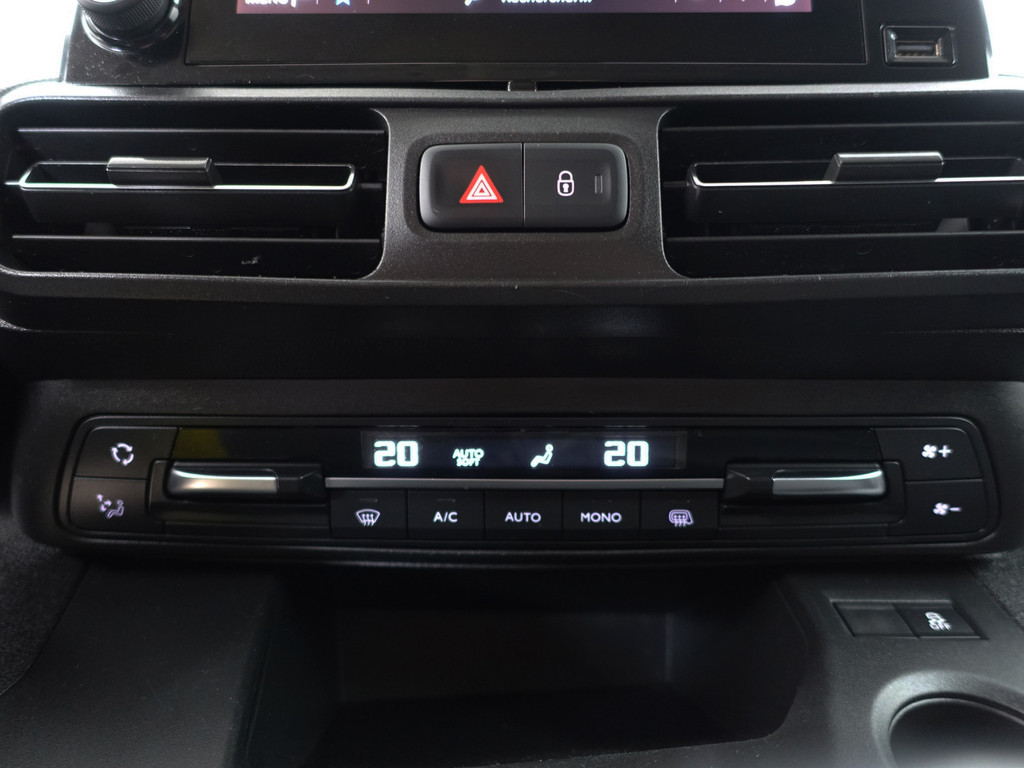 
Opel Combo 1.5D Euro 6 L2 Sport Edition- 3 Pers, Sport Leder, Stuurverwarming, Camera, Park Assist, Grijs Kenteken vol									