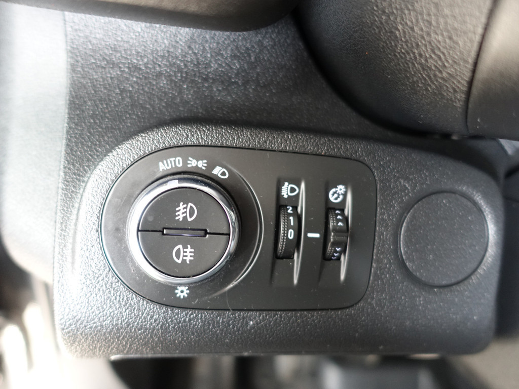 
Opel Combo 1.5D Euro 6 L2 Sport Edition- 3 Pers, Sport Leder, Stuurverwarming, Camera, Park Assist, Grijs Kenteken vol									