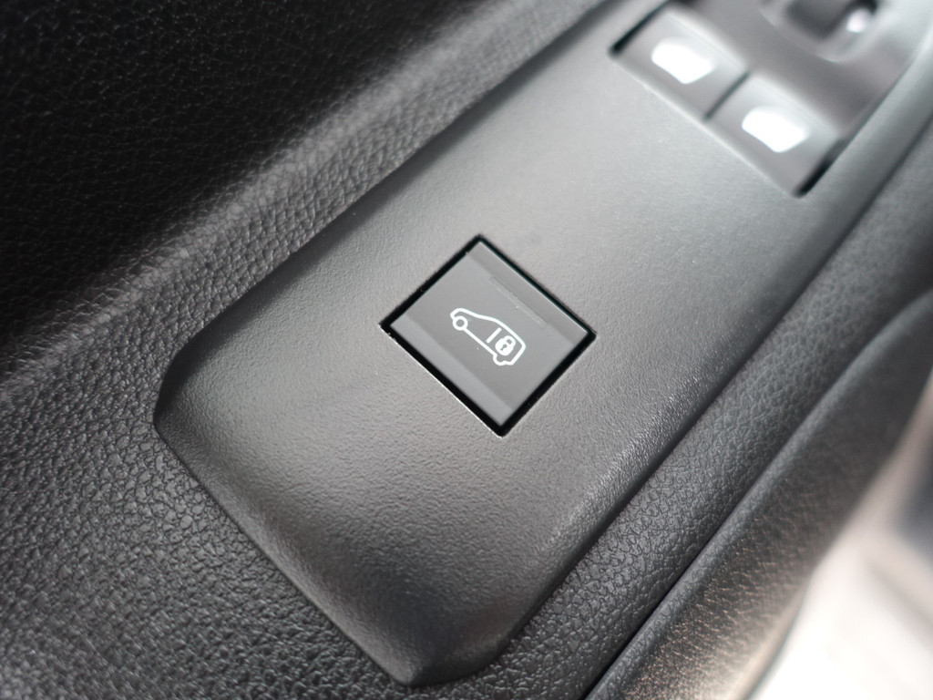 
Opel Combo 1.5D Euro 6 L2 Sport Edition- 3 Pers, Sport Leder, Stuurverwarming, Camera, Park Assist, Grijs Kenteken vol									