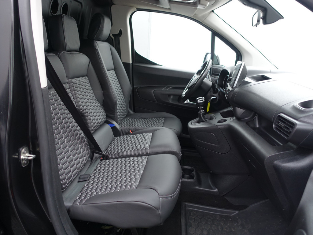 
Opel Combo 1.5D Euro 6 L2 Sport Edition- 3 Pers, Sport Leder, Stuurverwarming, Camera, Park Assist, Grijs Kenteken vol									