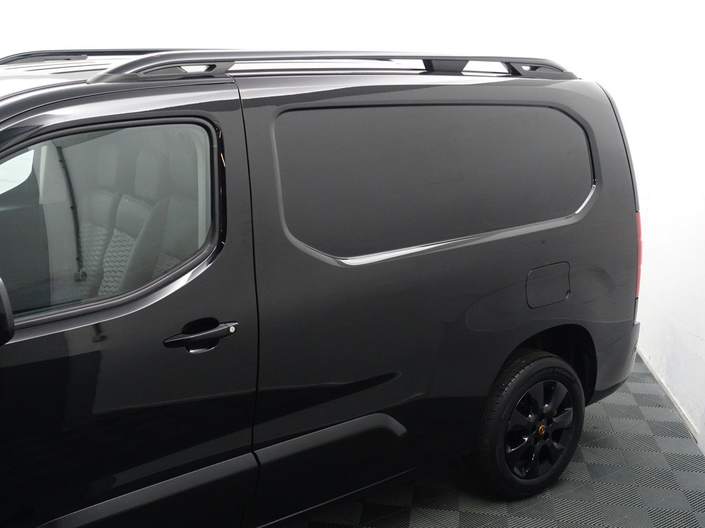 
Opel Combo 1.5D Euro 6 L2 Sport Edition- 3 Pers, Sport Leder, Stuurverwarming, Camera, Park Assist, Grijs Kenteken vol									