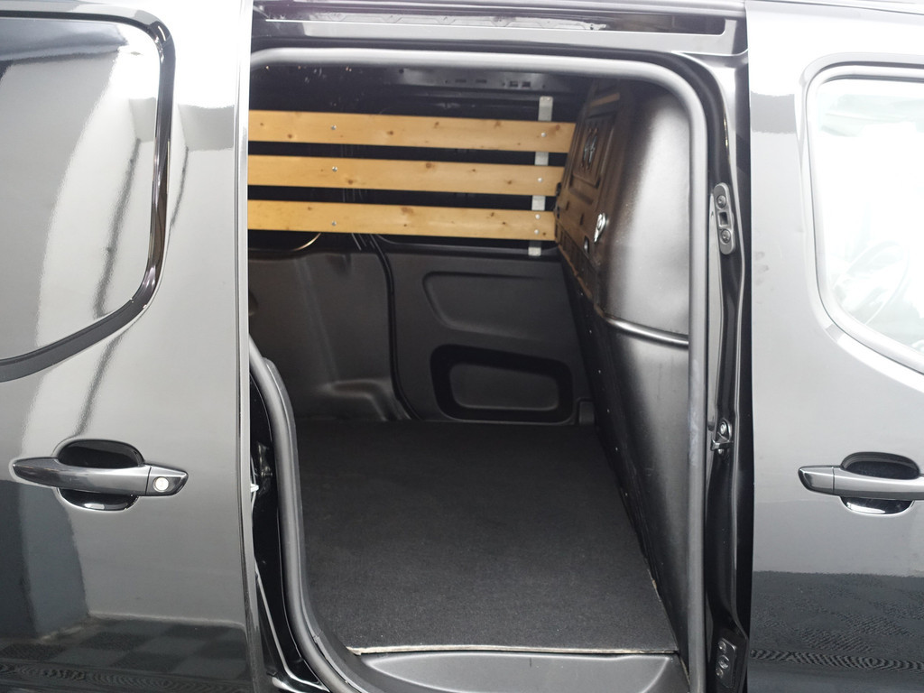 
Opel Combo 1.5D Euro 6 L2 Sport Edition- 3 Pers, Sport Leder, Stuurverwarming, Camera, Park Assist, Grijs Kenteken vol									