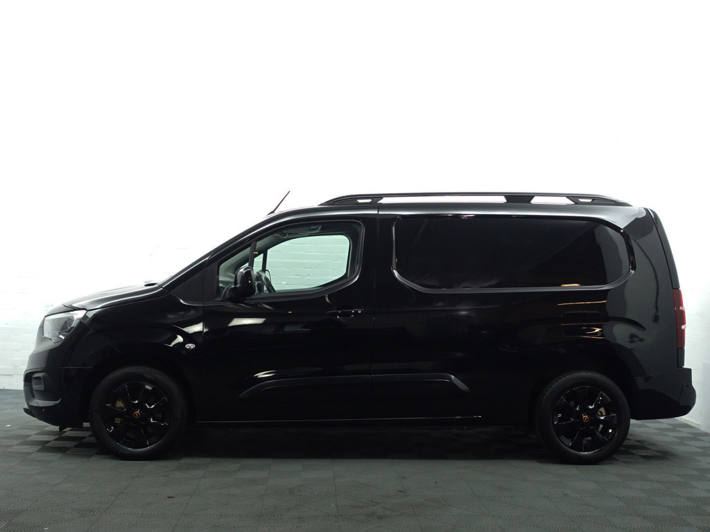 
Opel Combo 1.5D Euro 6 L2 Sport Edition- 3 Pers, Sport Leder, Stuurverwarming, Camera, Park Assist, Grijs Kenteken vol									