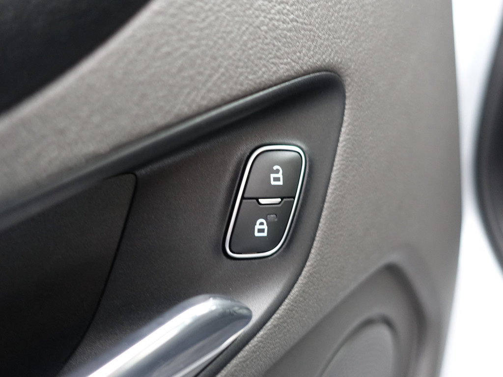 
Ford Transit Custom 300 2.0 TDCI Euro 6 L2 Sportline- Dubbele Cabine, 5/6 Pers, Xenon Led, Stoelverwarming, Clima, Mf Stuur vol									