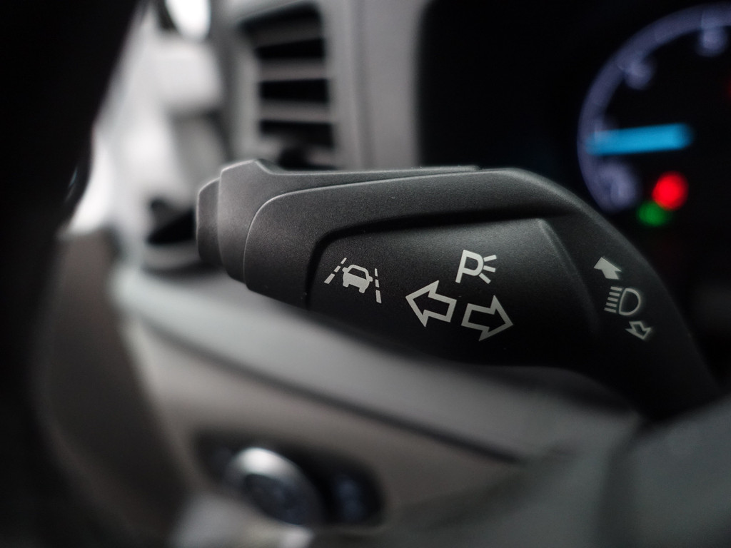 
Ford Transit Custom 340 2.0 TDCI Euro 6 L2 Limited- 2x Schuifdeur, 3 Pers, Xenon Led, Carplay, Dynamic Select, Imperiaal, Lane Assist vol									