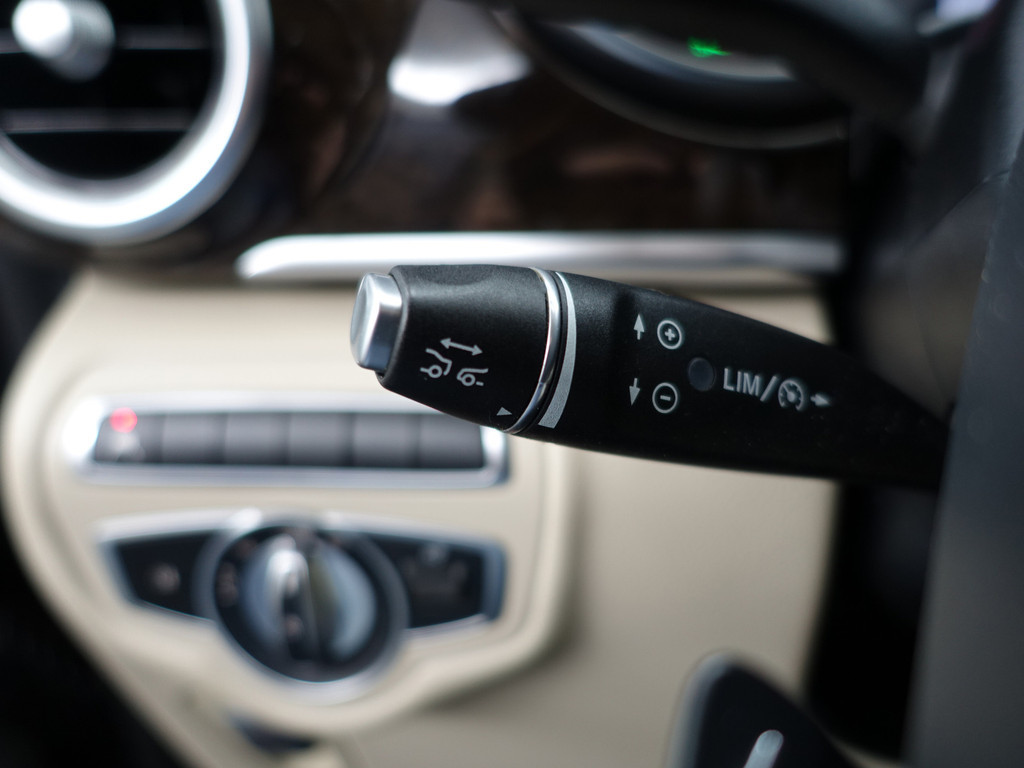 
Mercedes-Benz V-Klasse 200d Lang Avantgarde Aut- 2x Schuifdeur, Xenon Led, Lane Assist, Ada Cruise, Standkachel, Sfeerverlichting vol									