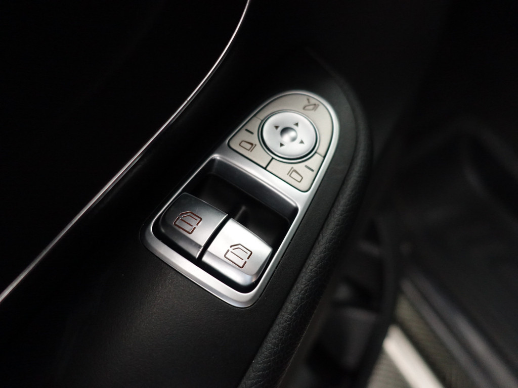 
Mercedes-Benz V-Klasse 200d Euro 6 Lang Avantgarde Aut- Dubbel Cabine, Camera, 2x Schuifdeur, Sidebars, Park Assist vol									