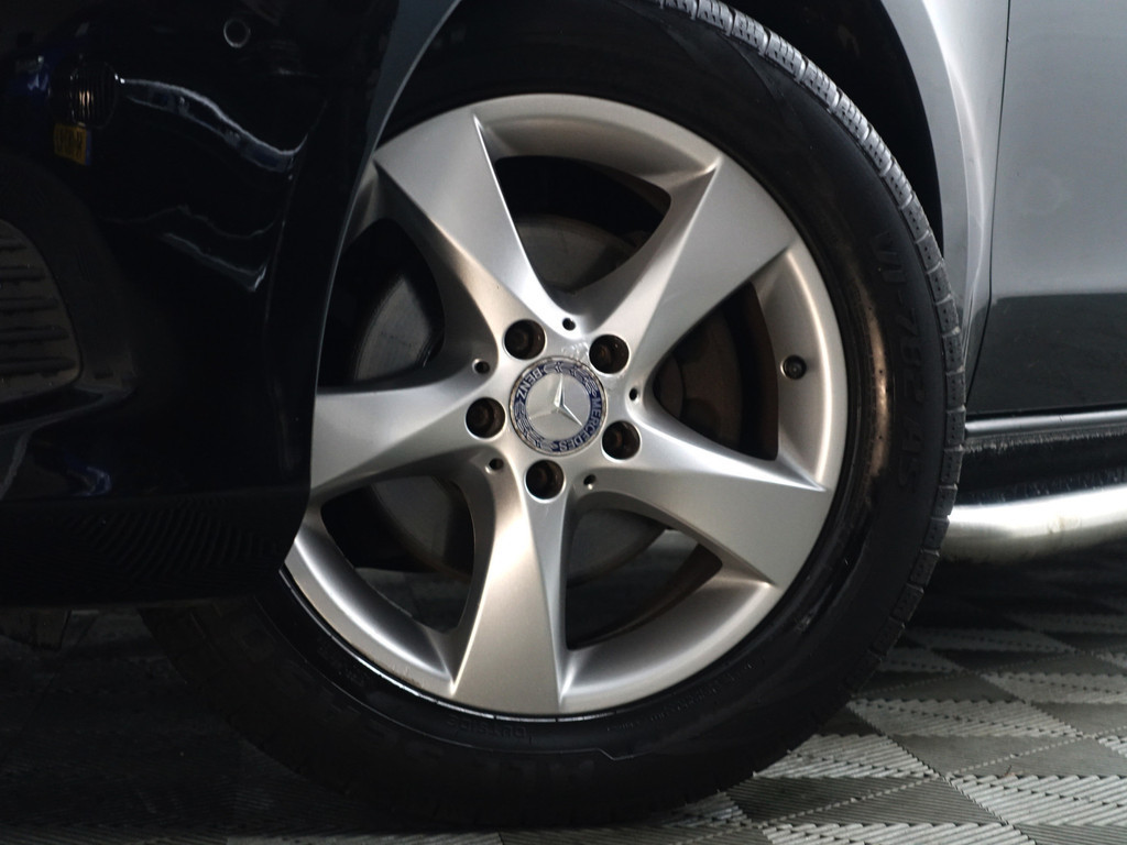 
Mercedes-Benz V-Klasse 200d Euro 6 Lang Avantgarde Aut- Dubbel Cabine, Camera, 2x Schuifdeur, Sidebars, Park Assist vol									