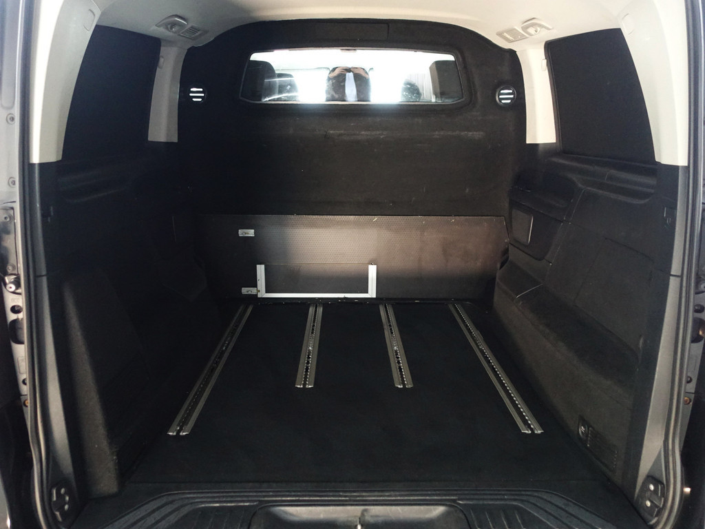 
Mercedes-Benz V-Klasse 200d Euro 6 Lang Avantgarde Aut- Dubbel Cabine, Camera, 2x Schuifdeur, Sidebars, Park Assist vol									