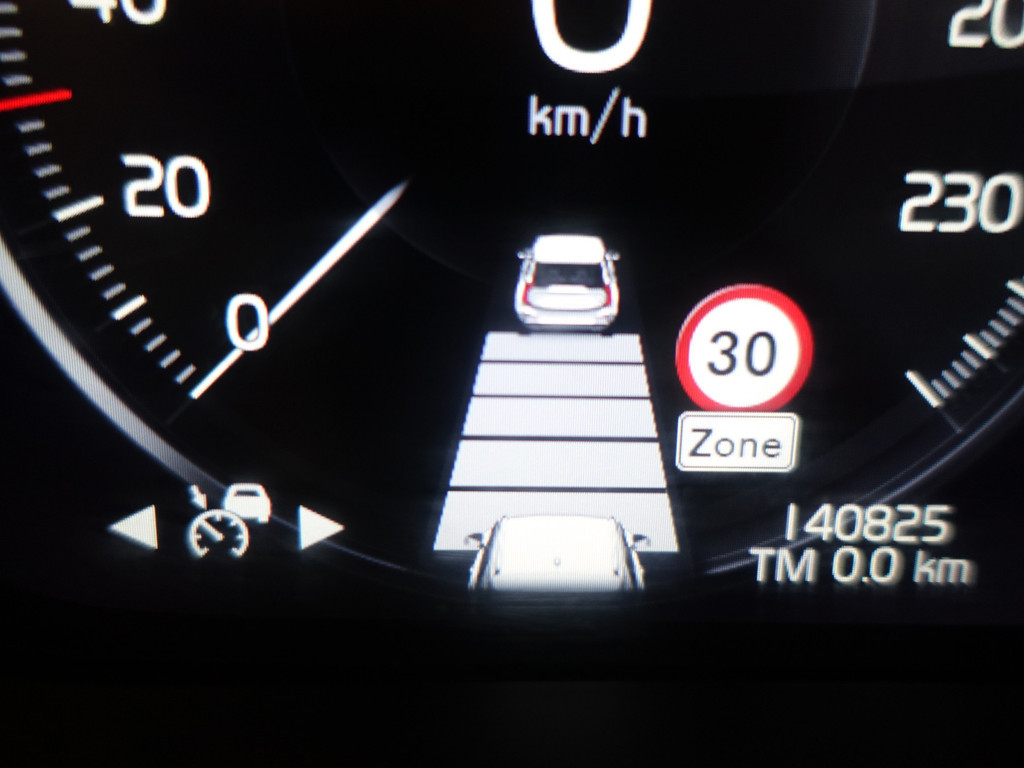 
Volvo XC90 2.0 D5 Euro 6 4WD R-Design Aut- 360 Camera, Xenon Led, Navi, Memory, Sport Leder, Grijs Kenteken vol									